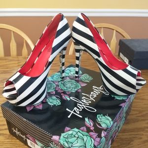 Taylor Says Sydney heels, black and white, size 9 , painted bottoms.